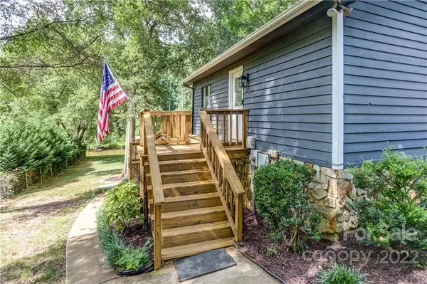 7066 Executive CIR, Denver, NC 28037