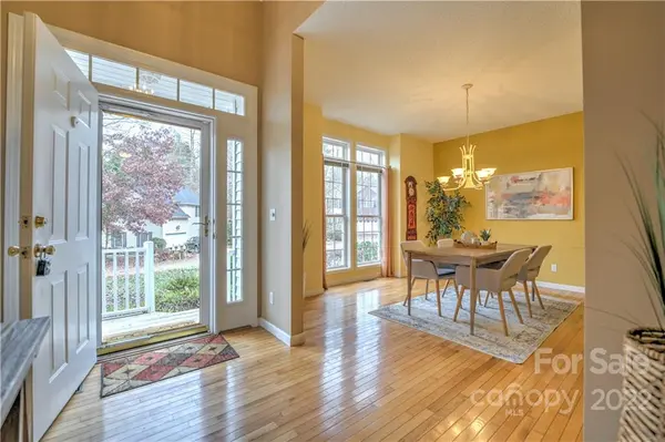 29 Wyntree DR, Asheville, NC 28803
