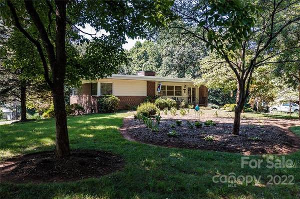 1370 17th AVE NE, Hickory, NC 28601