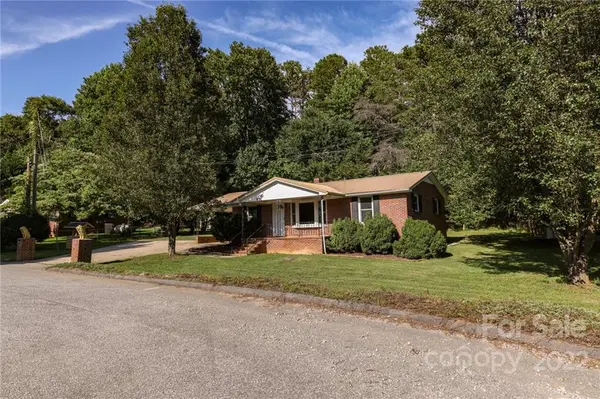 95 Melton Road LOOP, Hickory, NC 28601
