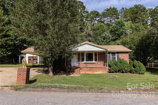 95 Melton Road LOOP, Hickory, NC 28601