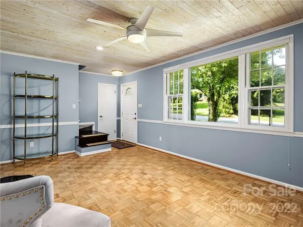 2 Summit DR, Arden, NC 28704