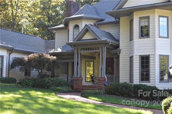 711 1st Avenue PL NE, Conover, NC 28613