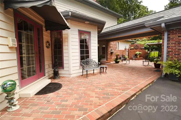711 1st Avenue PL NE, Conover, NC 28613