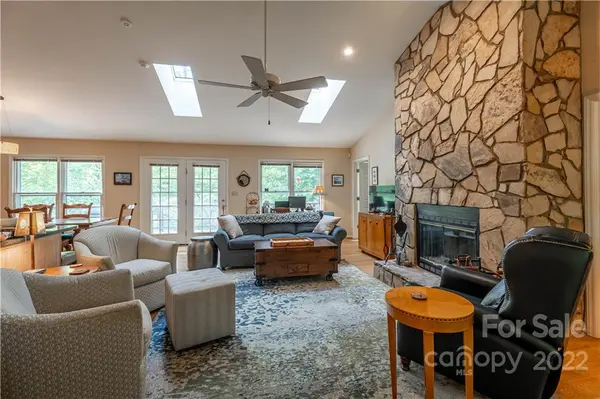 2680 Laurel Pointe DR, Nebo, NC 28761