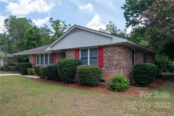 33 Briarwood DR, Sumter, SC 29150