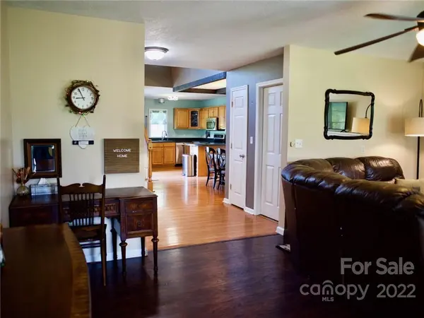 10 Apple Tree WAY, Asheville, NC 28805