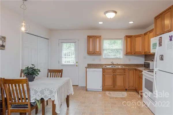 6 Kendrick CT, Flat Rock, NC 28731