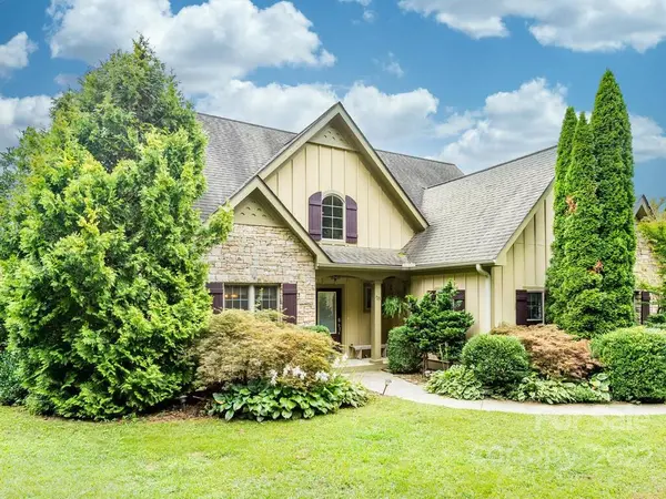 23 Meadow Run DR, Mills River, NC 28759