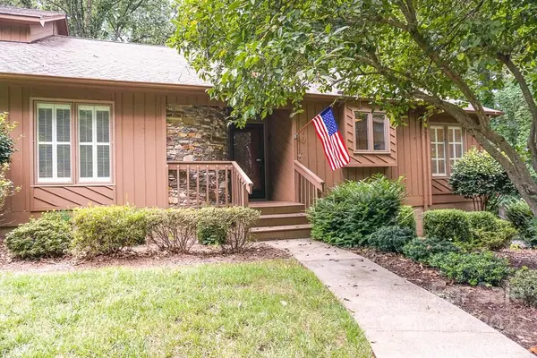 1779 12th ST NE, Hickory, NC 28601