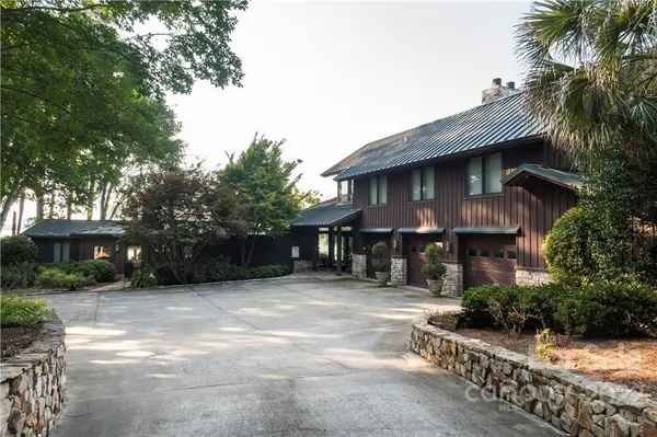 2170 Mallard LN, Camden, SC 29020