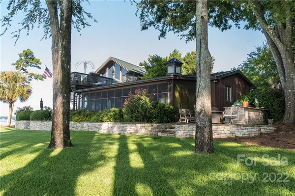 2170 Mallard LN, Camden, SC 29020