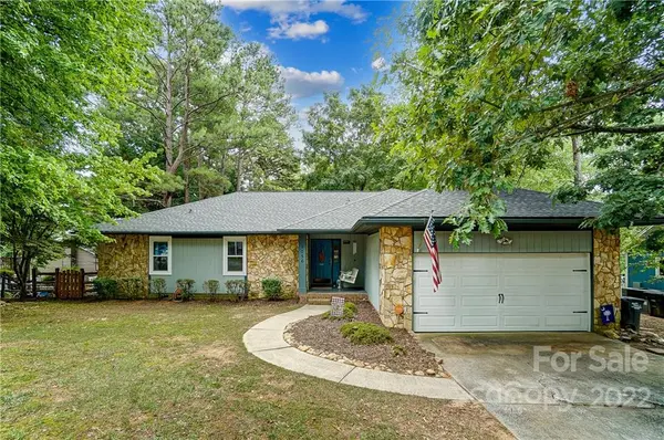 1056 Palmyra DR, Tega Cay, SC 29708