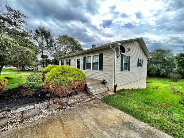 2517 Baker CIR, Granite Falls, NC 28630