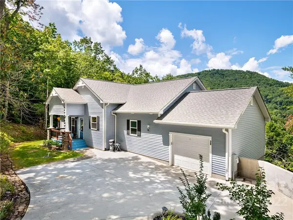 28 Windsong DR, Fairview, NC 28730