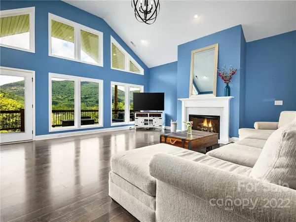28 Windsong DR, Fairview, NC 28730