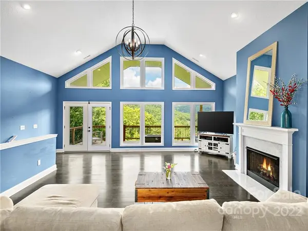 28 Windsong DR, Fairview, NC 28730