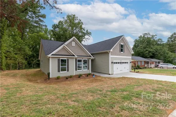 4700 Springview RD, Charlotte, NC 28213