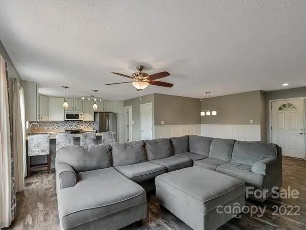 18 Harmony Ridge RD, Candler, NC 28715