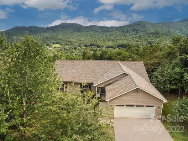 18 Harmony Ridge RD, Candler, NC 28715