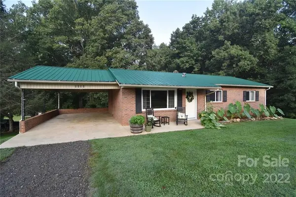 5494 Chestnut DR, Hickory, NC 28602