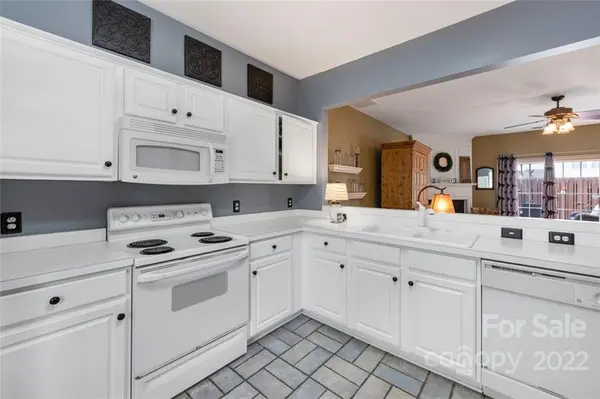 3211 Mannington DR, Charlotte, NC 28270