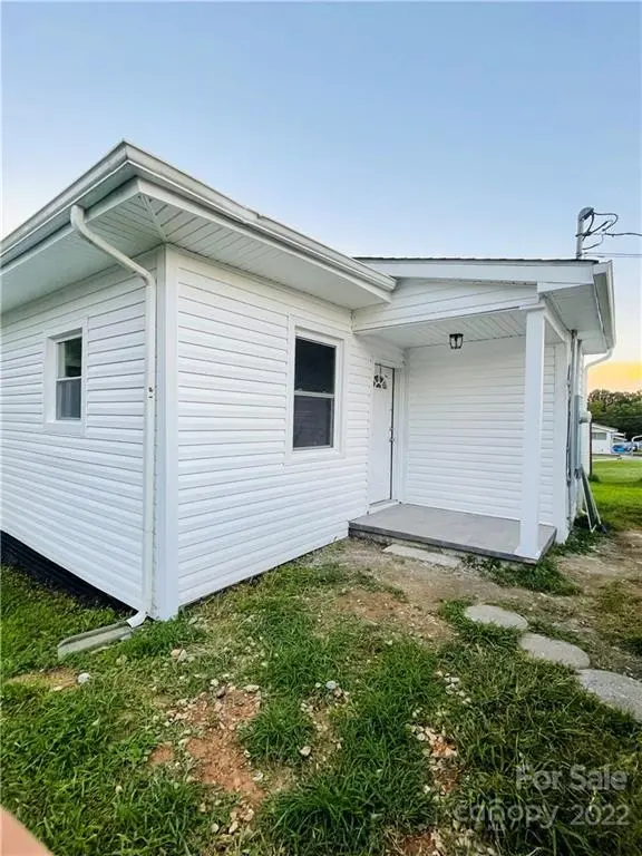 160 28th ST SW, Hickory, NC 28602