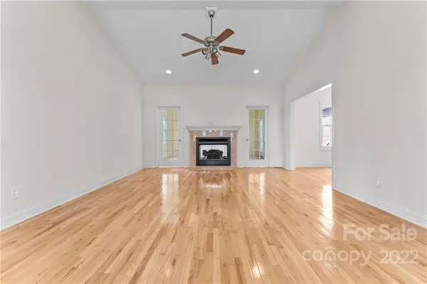 4305 Cottingham DR, Hickory, NC 28602