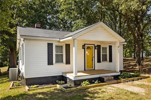 109 2nd ST, Mount Holly, NC 28120