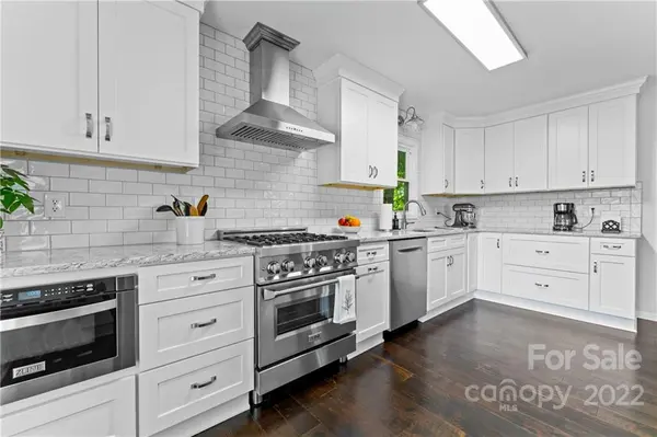 1041 10th Street CT NW, Hickory, NC 28601