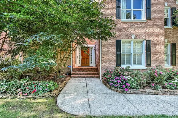 620 Queen Charlottes CT, Charlotte, NC 28211
