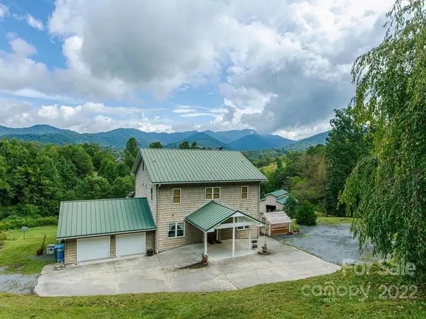 20 Cove Springs DR, Barnardsville, NC 28709