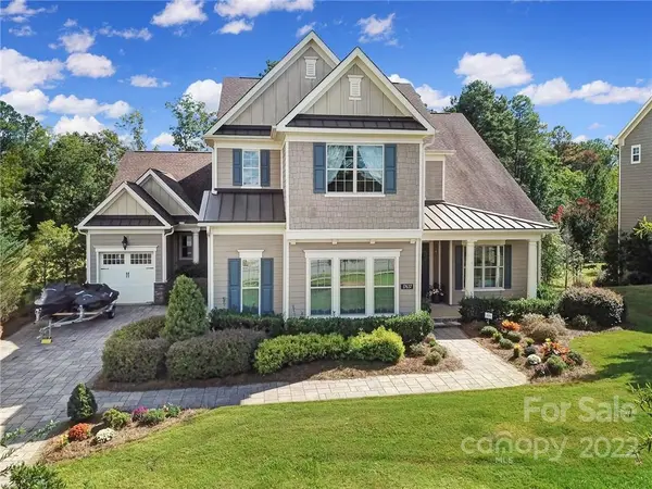 17637 Hawkwatch LN, Charlotte, NC 28278