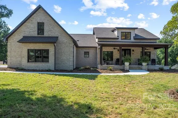 10 South Point LN, Taylorsville, NC 28681