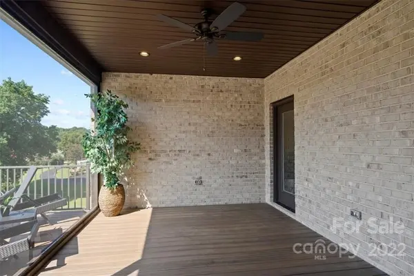 10 South Point LN, Taylorsville, NC 28681