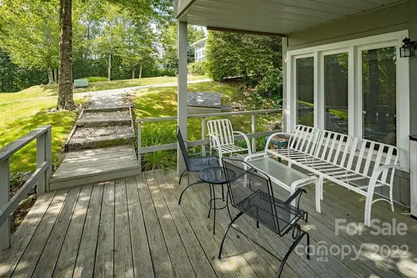 395 Skyleaf DR, Sugar Mountain, NC 28604
