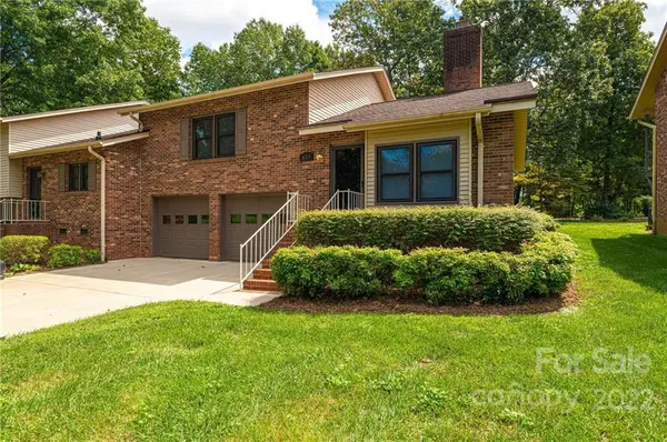 616 6th Street CIR, Conover, NC 28613