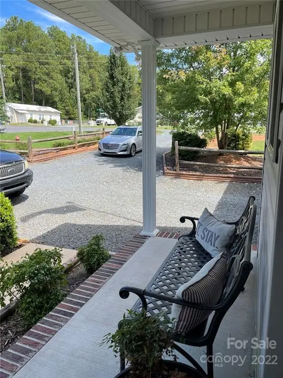 103 Roslyn RD, Troy, NC 27371