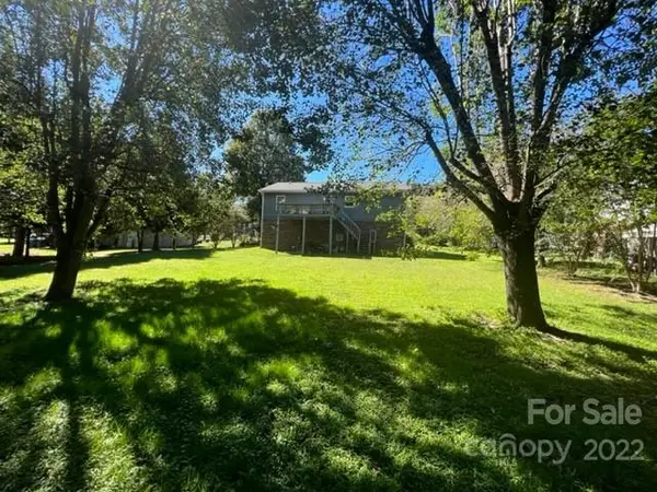 3316 Peachtree PL, Lenoir, NC 28645