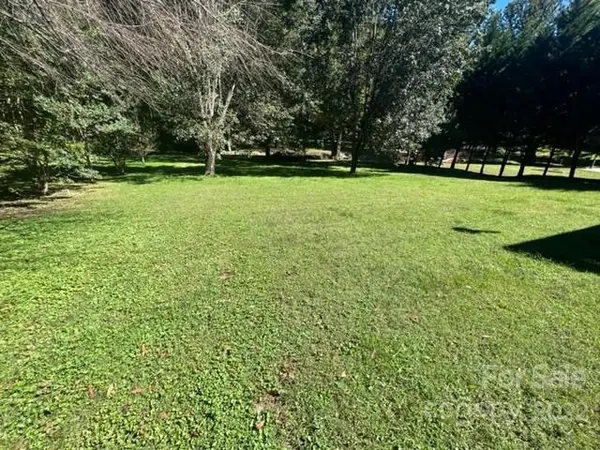 3316 Peachtree PL, Lenoir, NC 28645