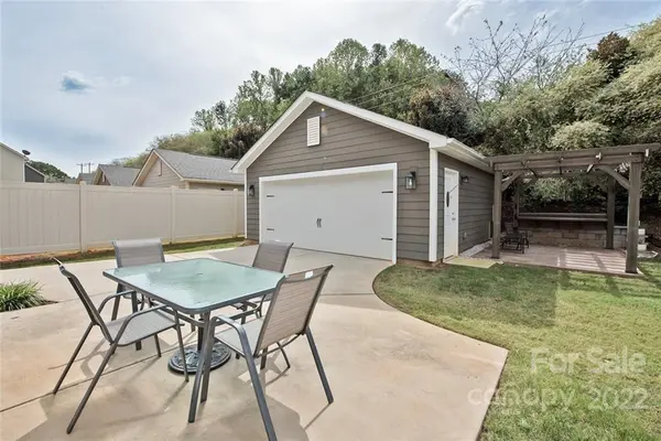 8737 Aspinwall DR, Charlotte, NC 28216