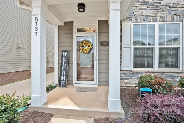 8737 Aspinwall DR, Charlotte, NC 28216