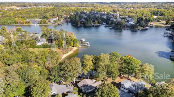 968 Rocky Point LN, Tega Cay, SC 29708