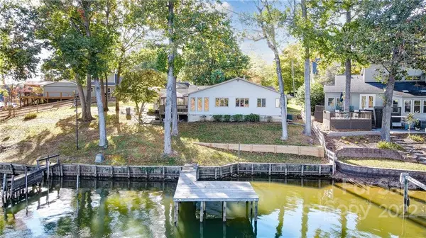 968 Rocky Point LN, Tega Cay, SC 29708