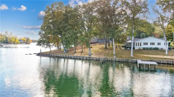 968 Rocky Point LN, Tega Cay, SC 29708