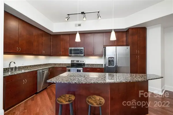 4620 Piedmont Row DR #604, Charlotte, NC 28210