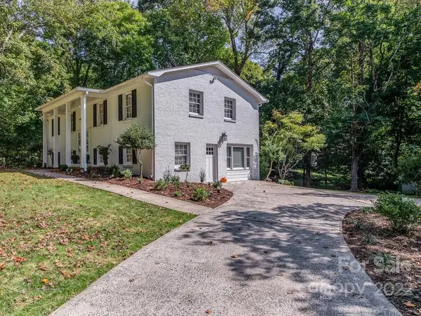 5717 Lancelot DR, Charlotte, NC 28270