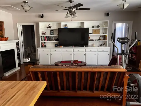 124 Raider LN, St. Matthews, SC 29135
