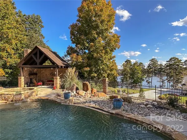 626 Players Ridge RD, Hickory, NC 28601