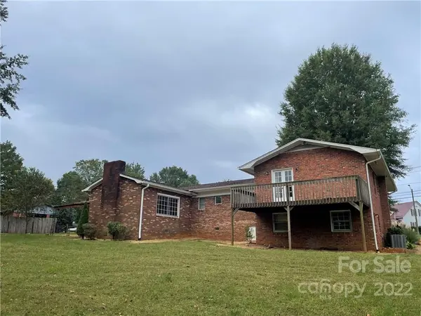 625 29th AVE NE, Hickory, NC 28601